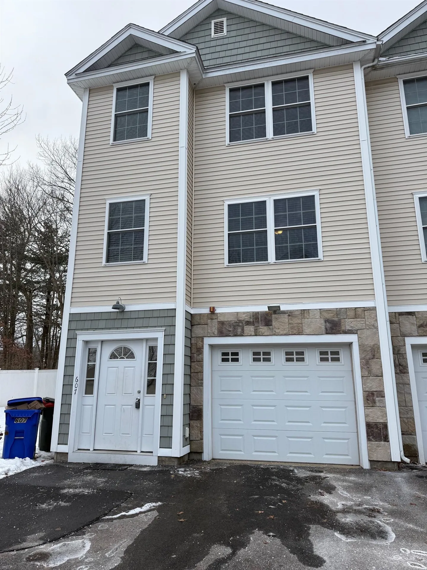 607 Holt Avenue Manchester NH 03109