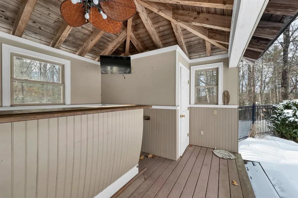 2 Caverno Drive Lee NH 03861