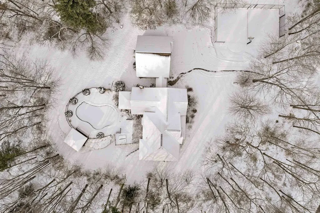 2 Caverno Drive Lee NH 03861