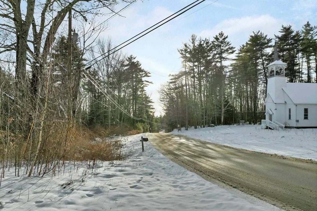 61 Freeman Hall Road Nottingham NH 03290