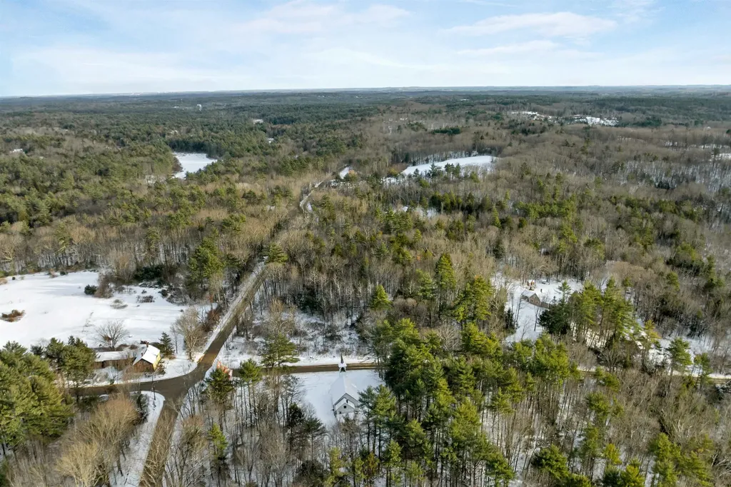 61 Freeman Hall Road Nottingham NH 03290