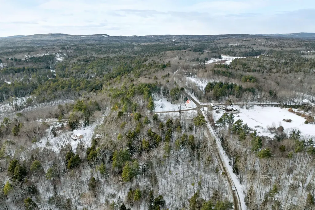 61 Freeman Hall Road Nottingham NH 03290