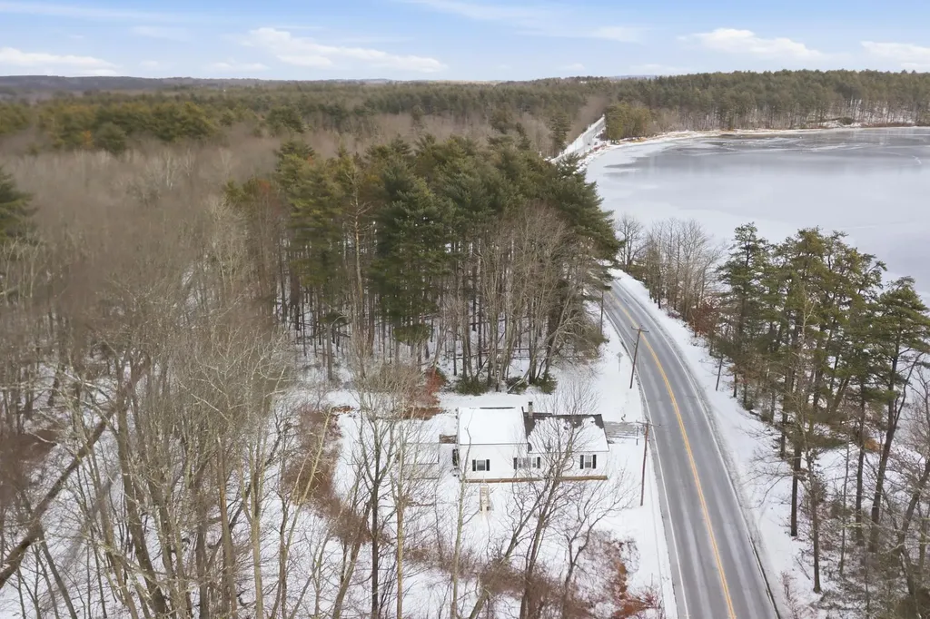 408 Manchester Road Auburn NH 03032