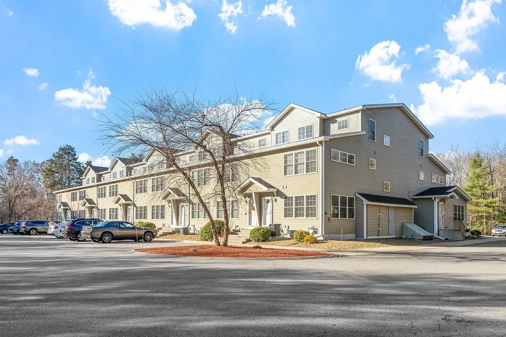 10 Steeple Chase Drive Hampstead NH 03841