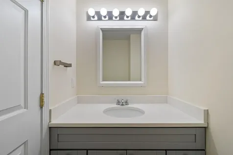 10 Steeple Chase Drive Hampstead NH 03841