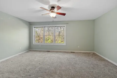 10 Steeple Chase Drive Hampstead NH 03841