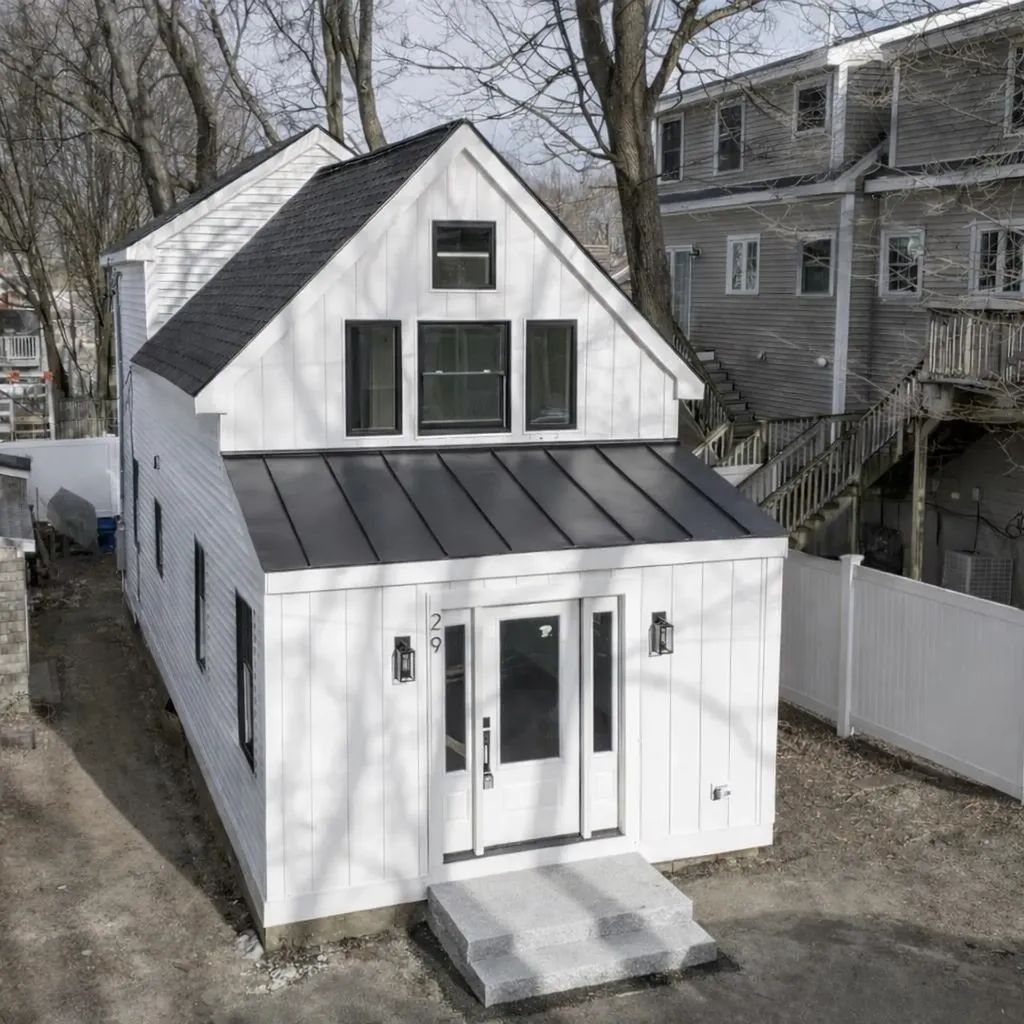 29 Thorwald Avenue Hampton NH 03842