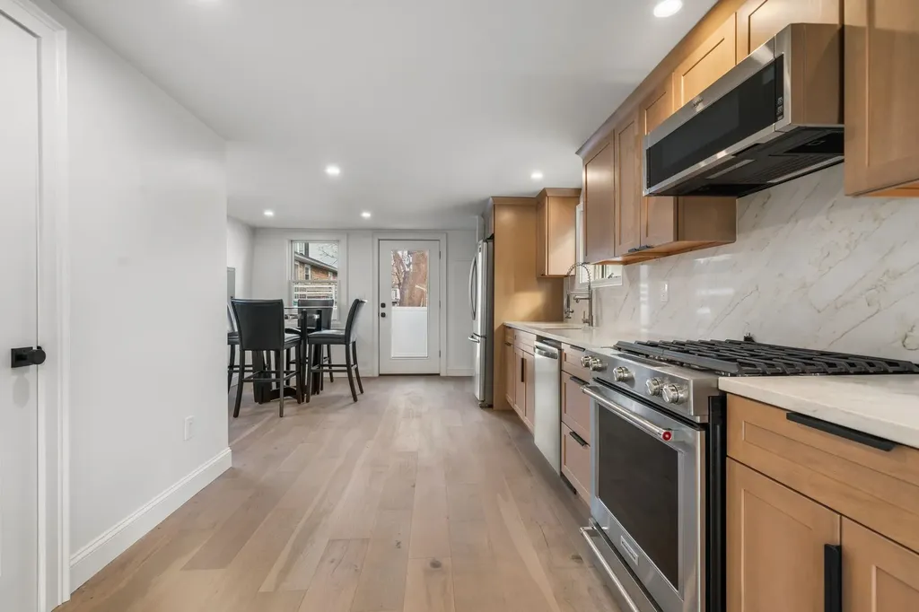 29 Thorwald Avenue Hampton NH 03842