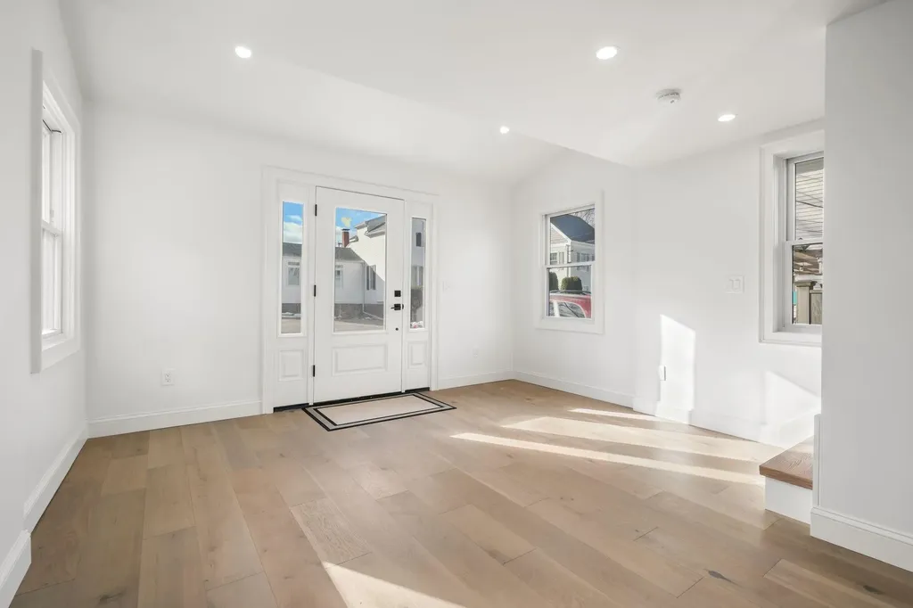 29 Thorwald Avenue Hampton NH 03842