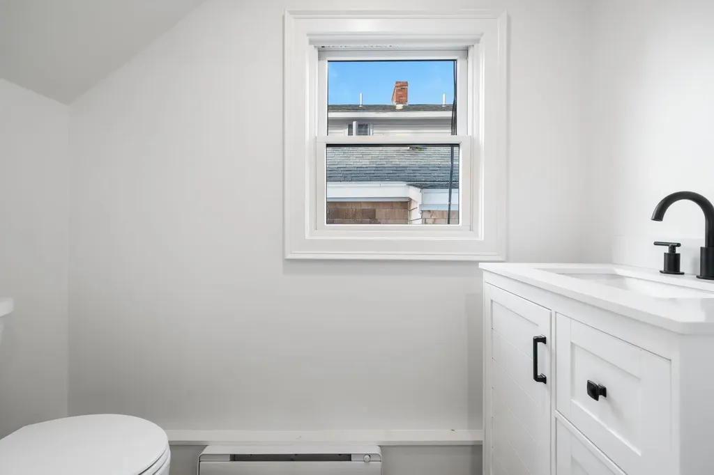 29 Thorwald Avenue Hampton NH 03842