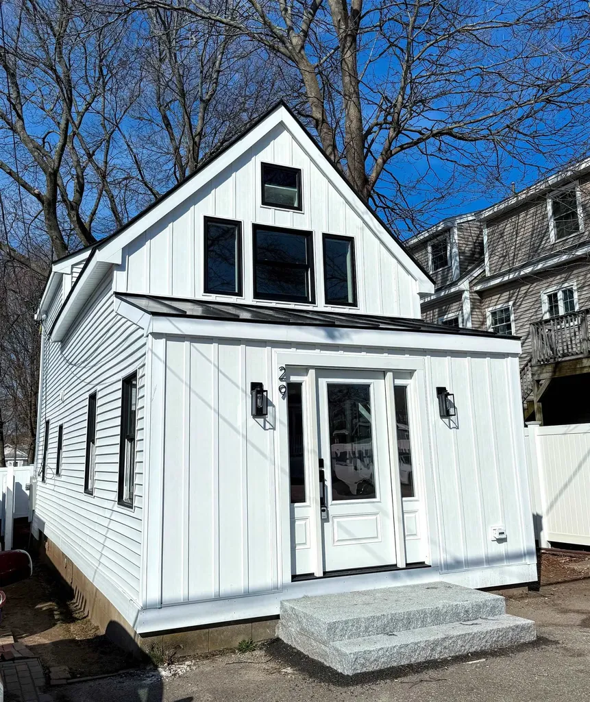 29 Thorwald Avenue Hampton NH 03842