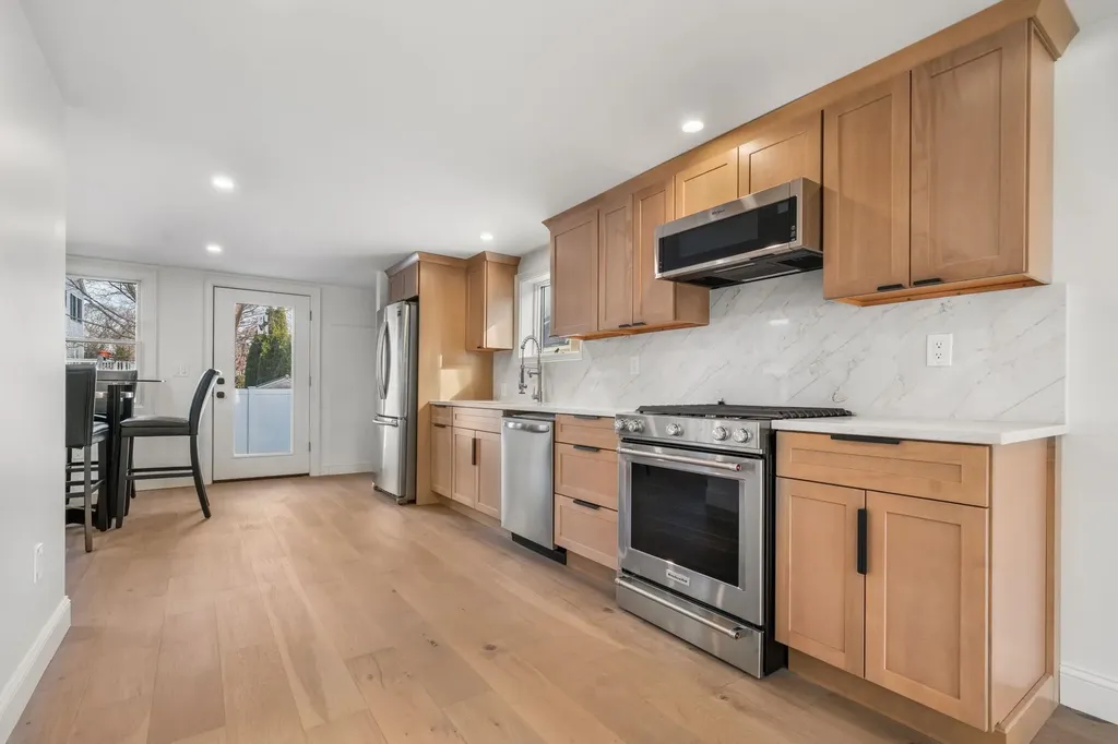 29 Thorwald Avenue Hampton NH 03842