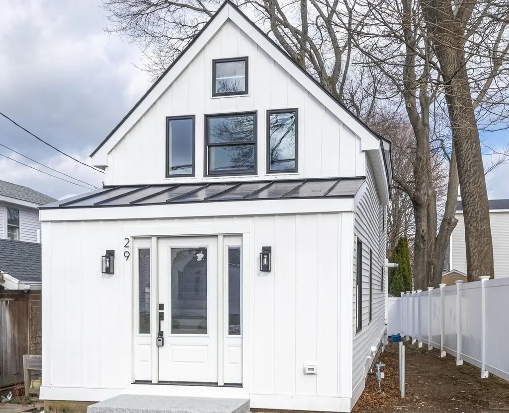 29 Thorwald Avenue Hampton NH 03842