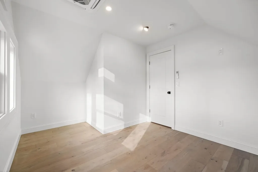 29 Thorwald Avenue Hampton NH 03842