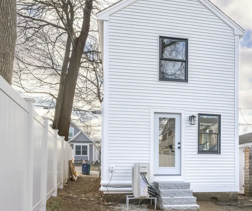 29 Thorwald Avenue Hampton NH 03842