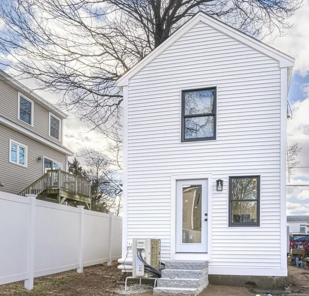 29 Thorwald Avenue Hampton NH 03842