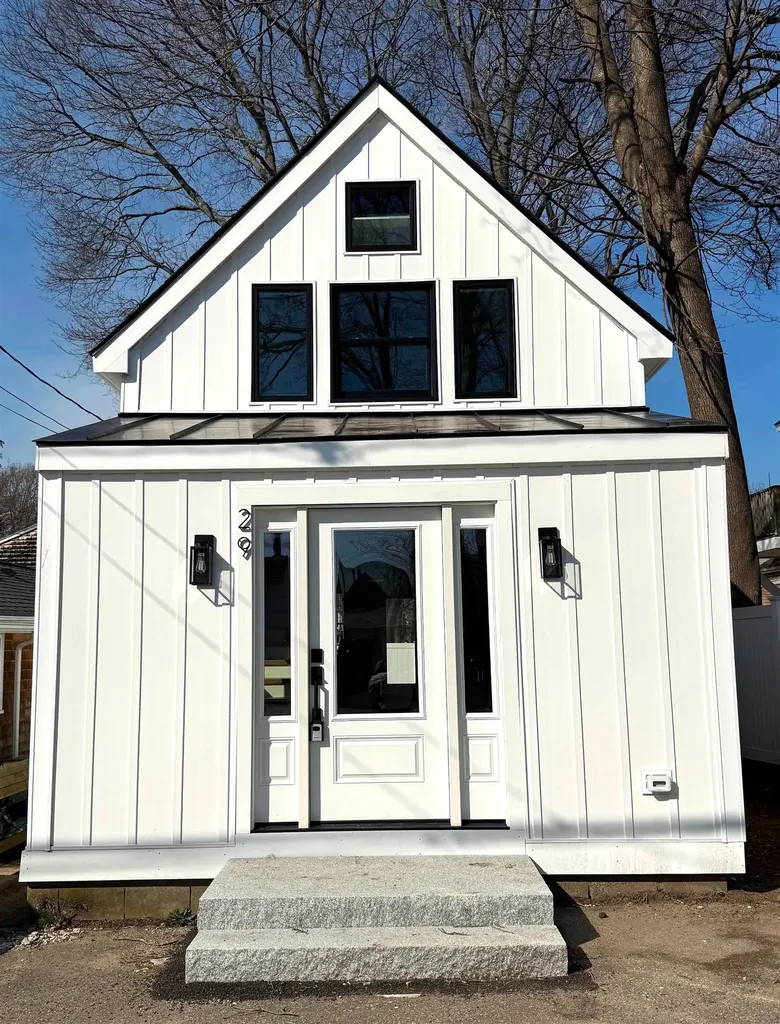 29 Thorwald Avenue Hampton NH 03842