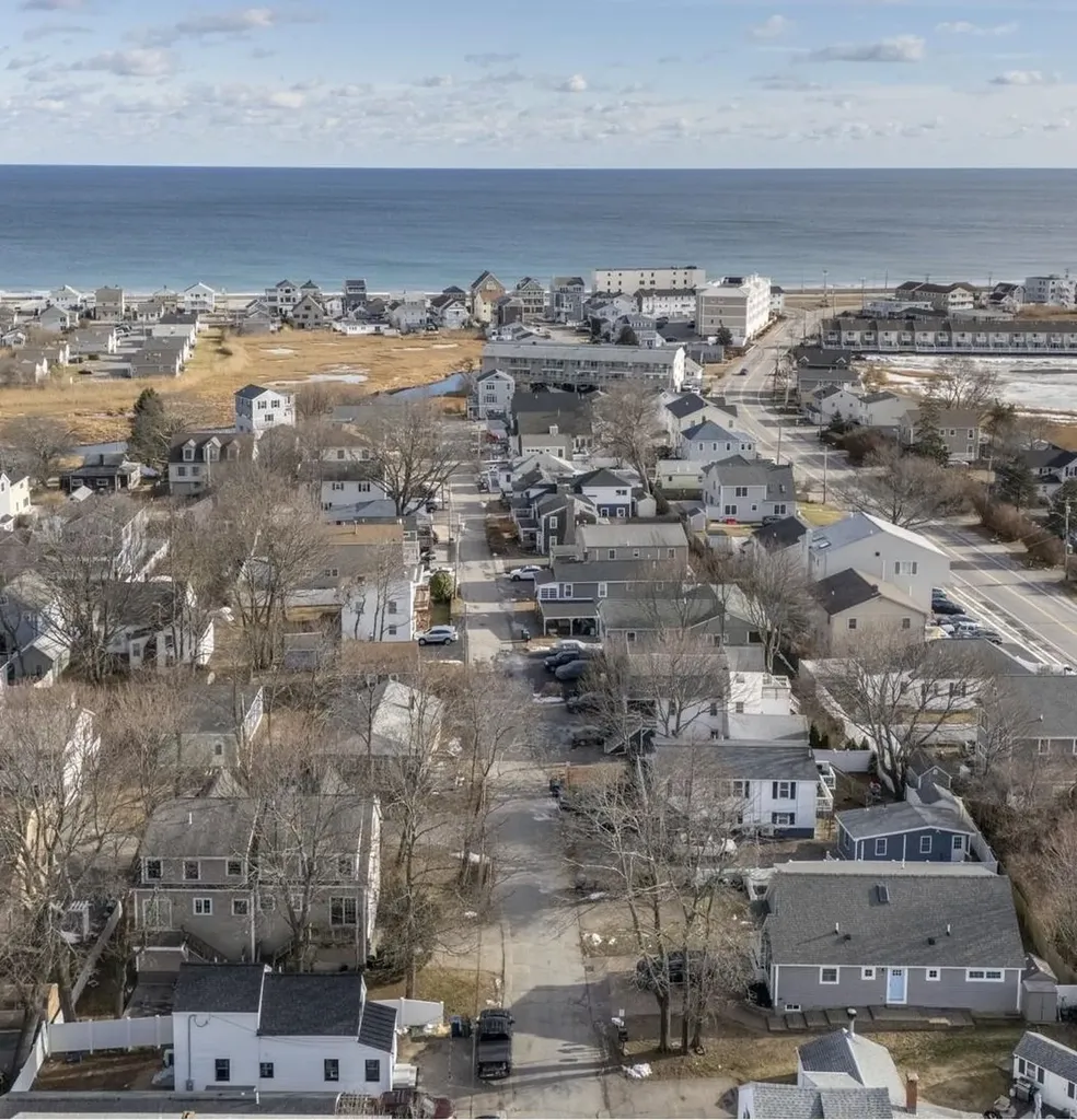 29 Thorwald Avenue Hampton NH 03842