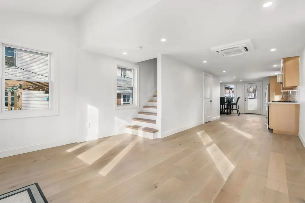 29 Thorwald Avenue Hampton NH 03842