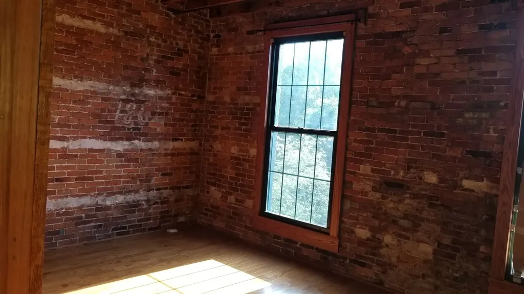 8 Central Square Bristol NH 03222