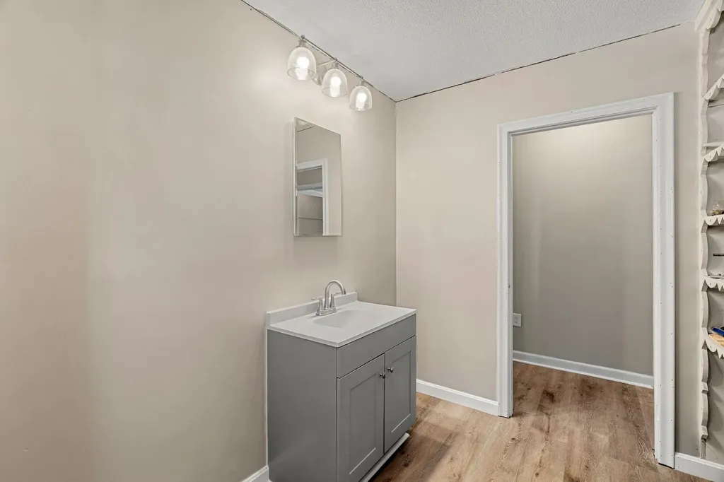 49 Lovell Street Nashua NH 03060
