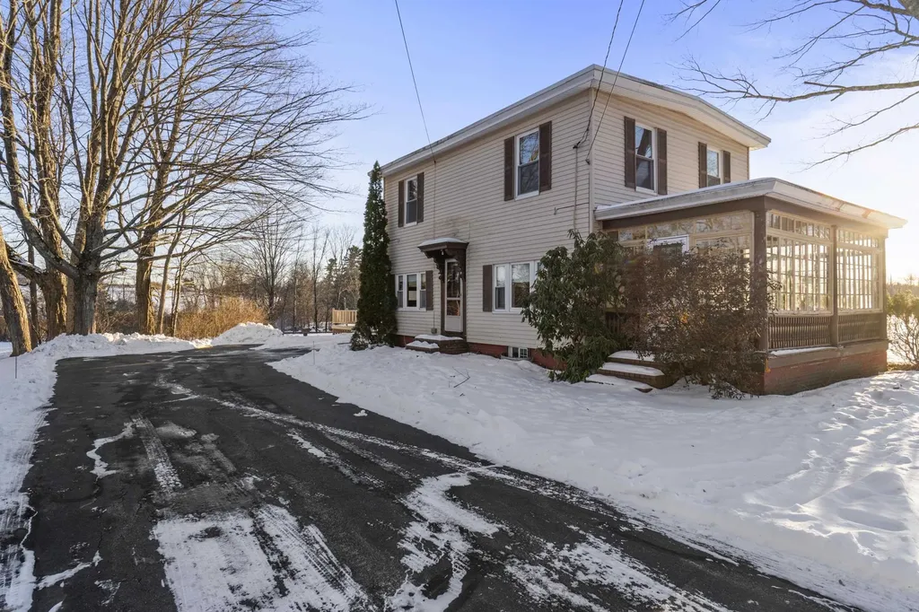 527 Rollins Road Rollinsford NH 03869
