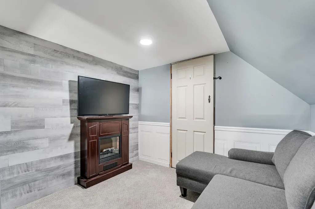 909 Dorset Street South Burlington VT 05403