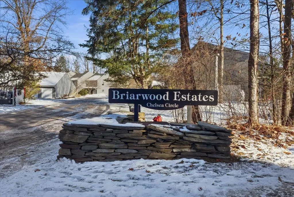 10 Chelsea Circle South Burlington VT 05403