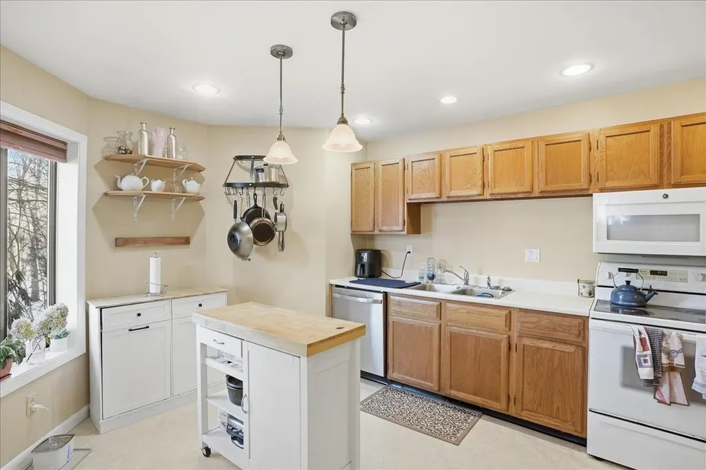 10 Chelsea Circle South Burlington VT 05403