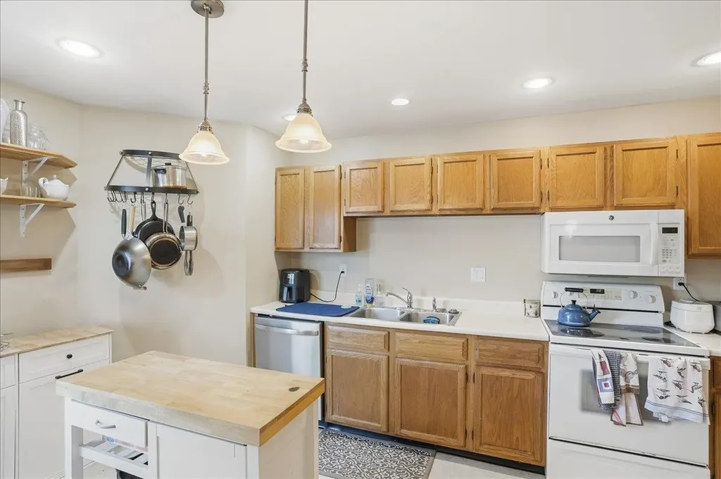 10 Chelsea Circle South Burlington VT 05403