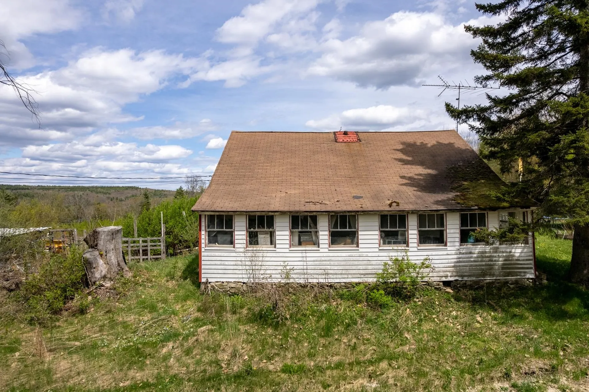 433 North Road Deering NH 03244