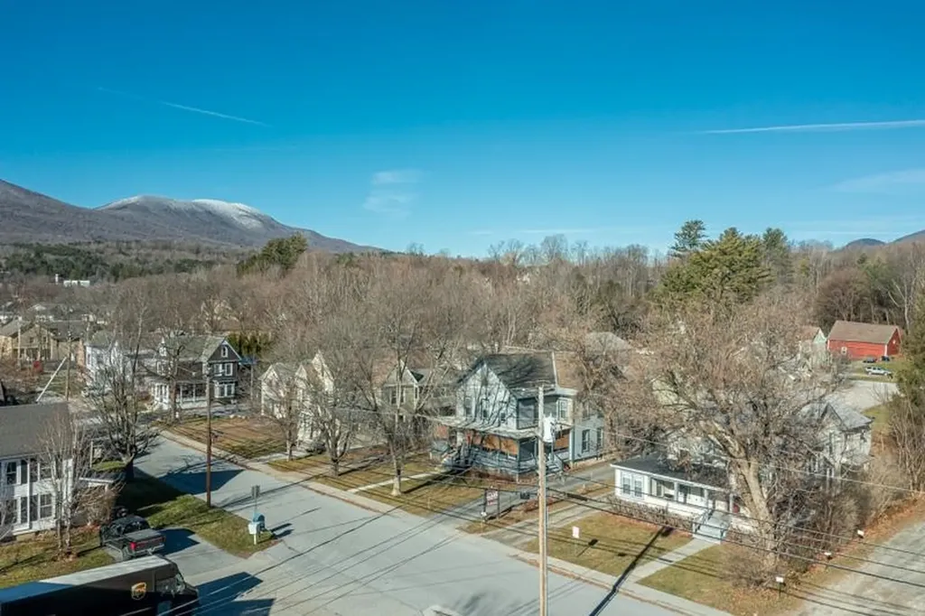 105 Elm Street Manchester VT 05255