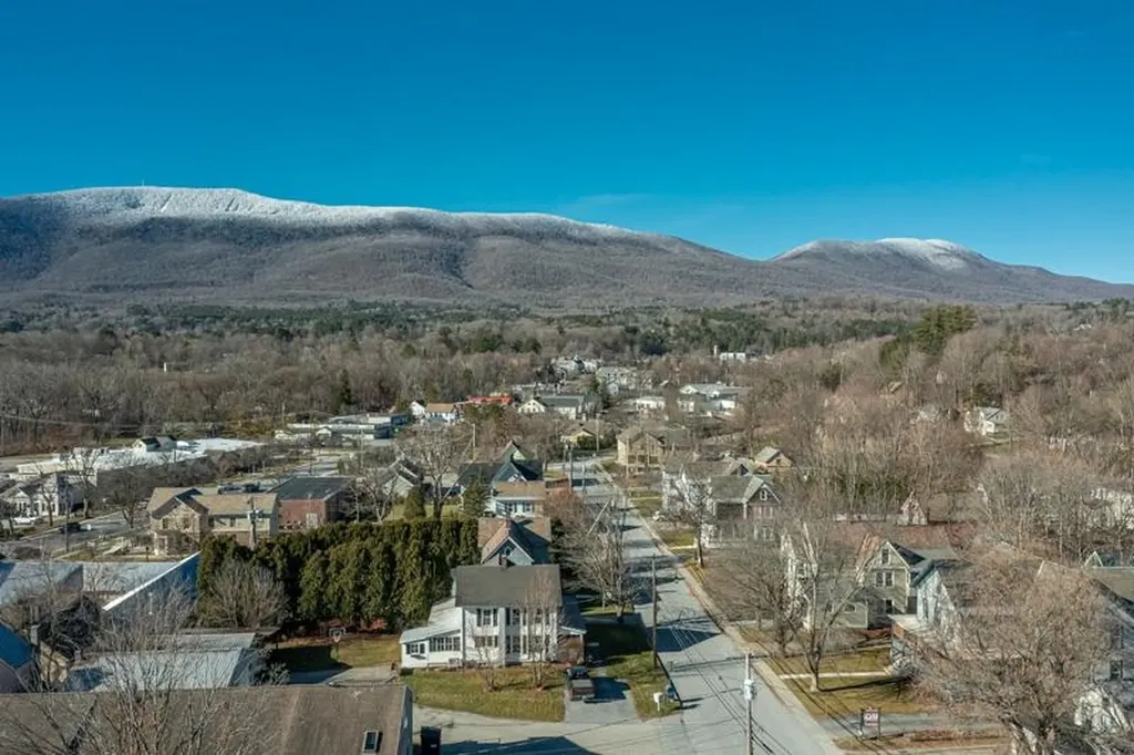 105 Elm Street Manchester VT 05255