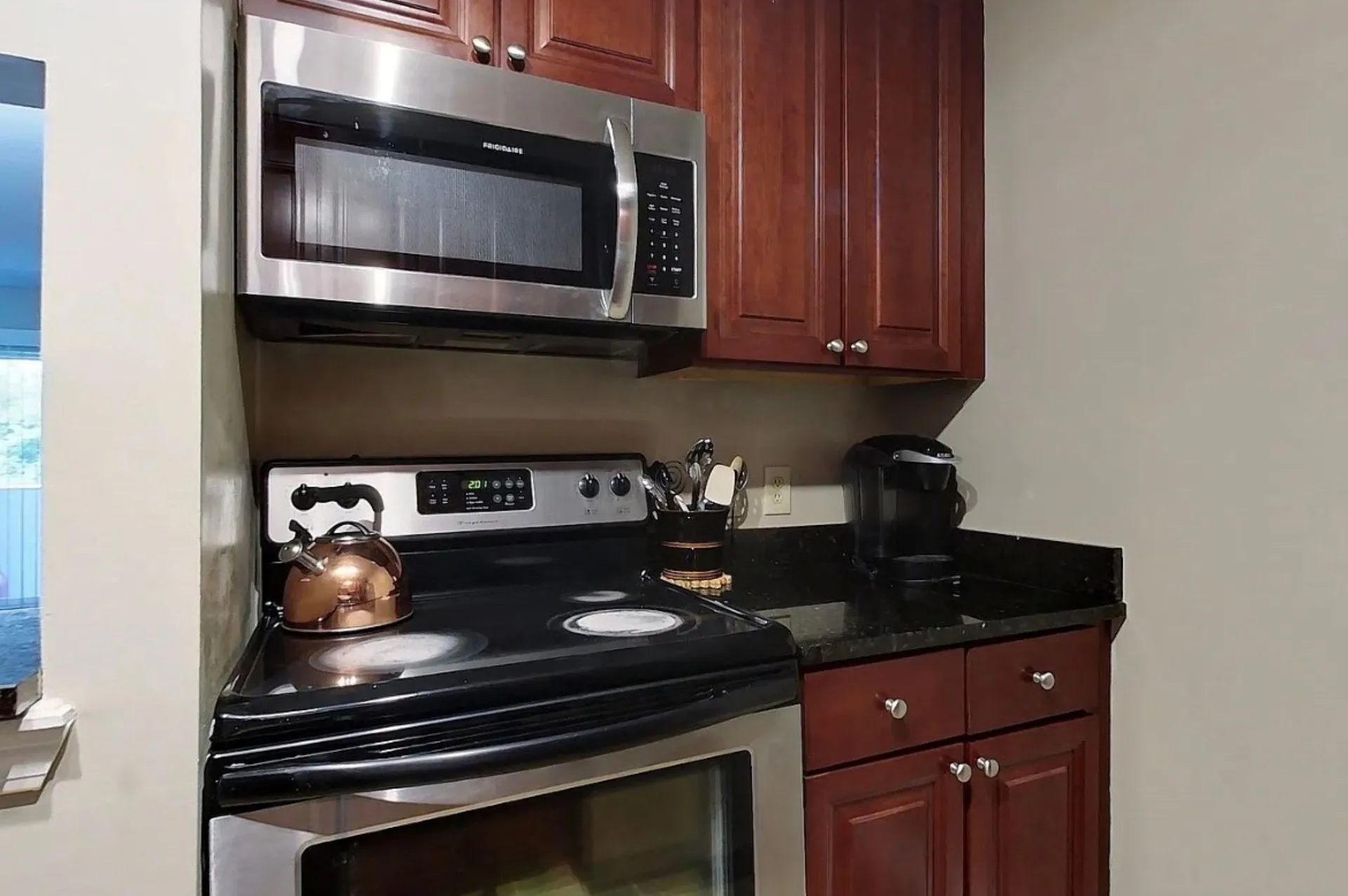 106 Eastern Avenue Manchester NH 03104