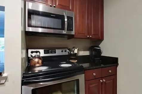 106 Eastern Avenue Manchester NH 03104