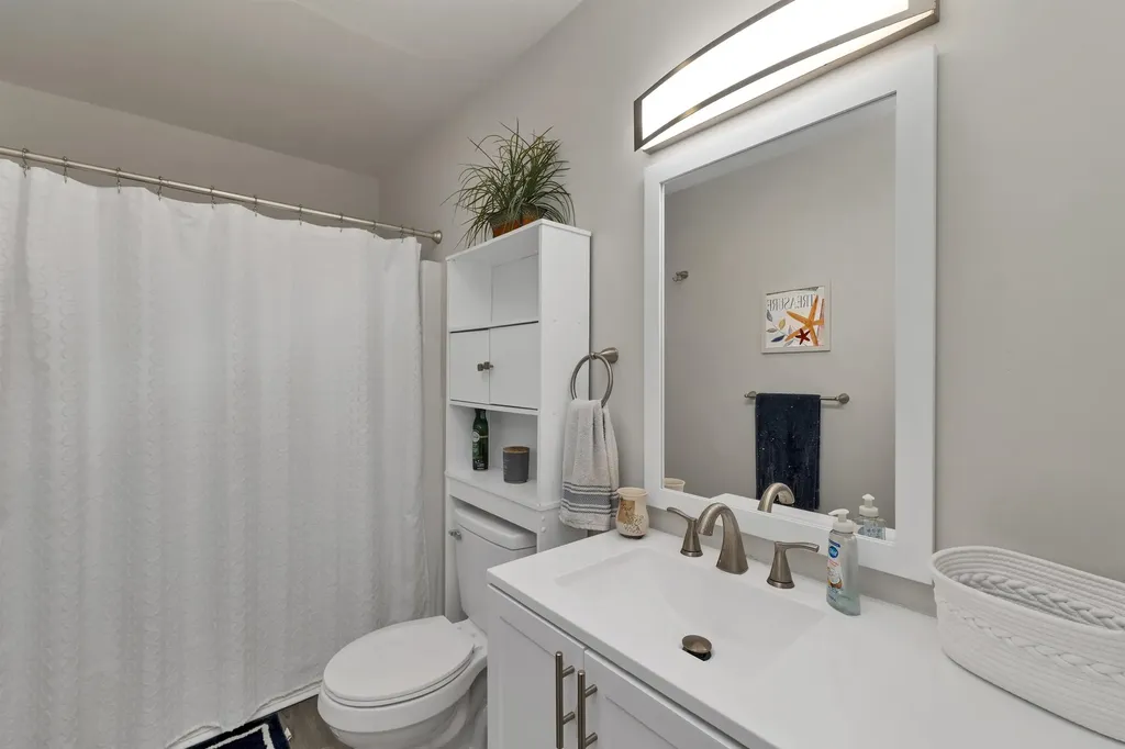 6 Winnisquam Shore Tilton NH 03276