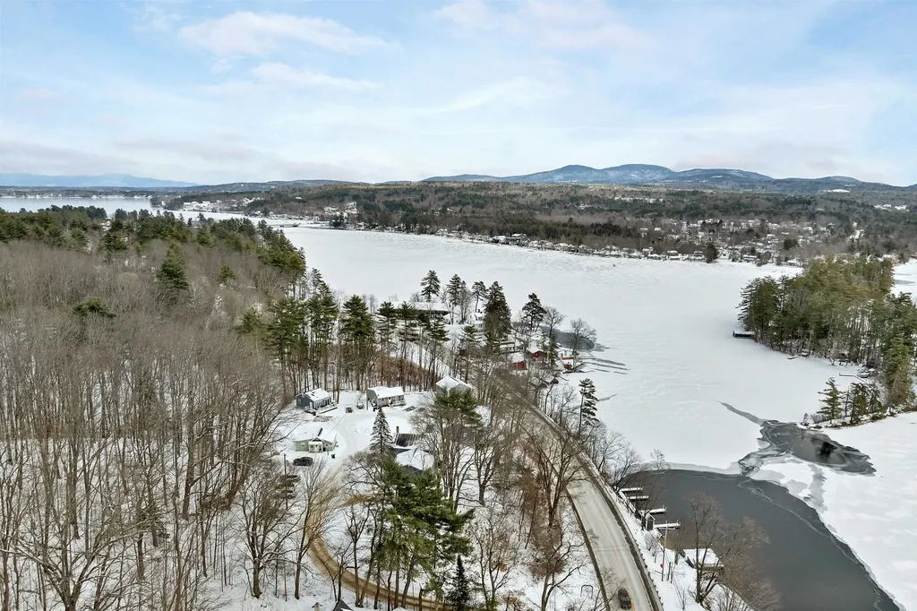 6 Winnisquam Shore Tilton NH 03276