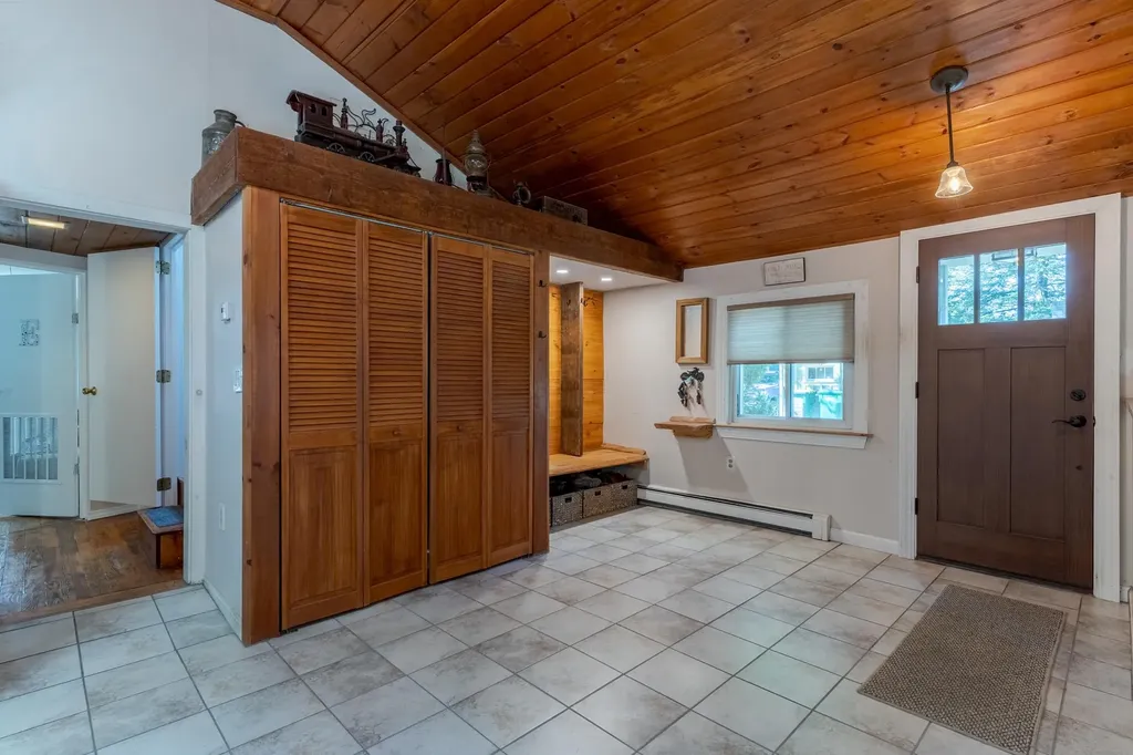 13 Dulcies Point Road Kingston NH 03848