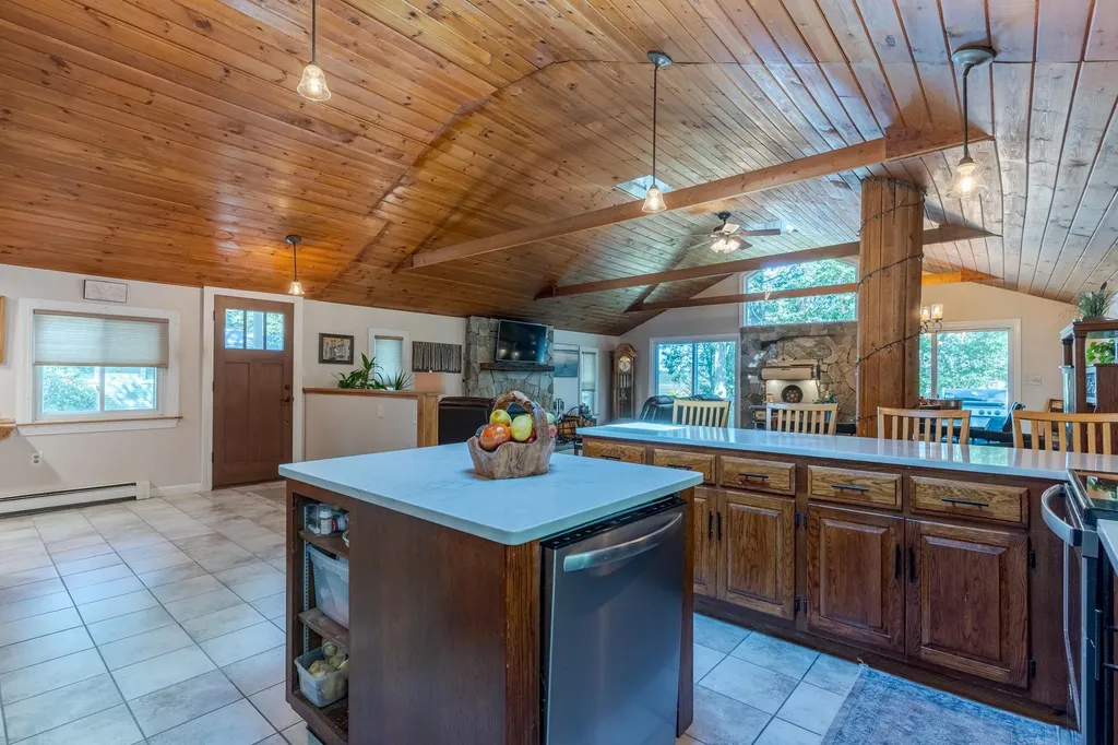 13 Dulcies Point Road Kingston NH 03848