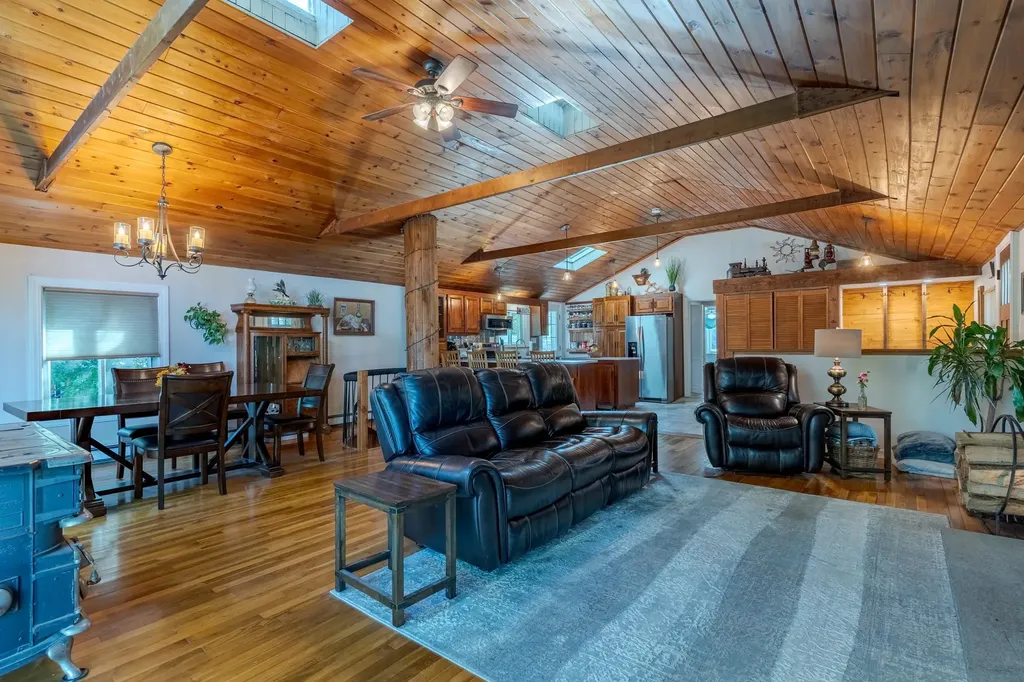 13 Dulcies Point Road Kingston NH 03848