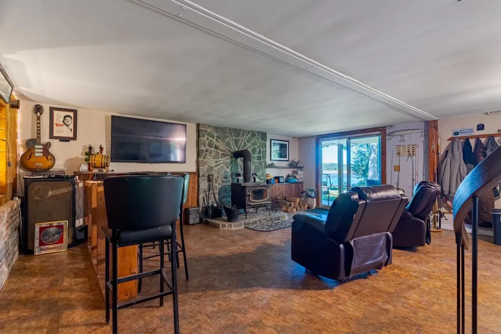 13 Dulcies Point Road Kingston NH 03848