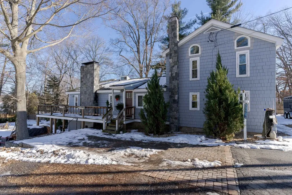 13 Dulcies Point Road Kingston NH 03848