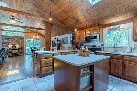 13 Dulcies Point Road Kingston NH 03848