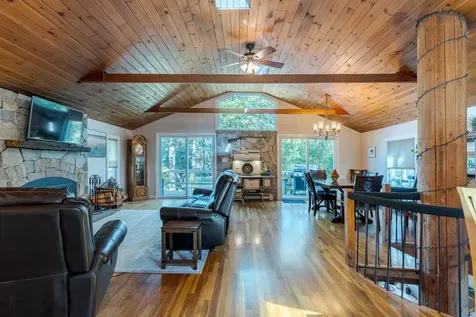 13 Dulcies Point Road Kingston NH 03848