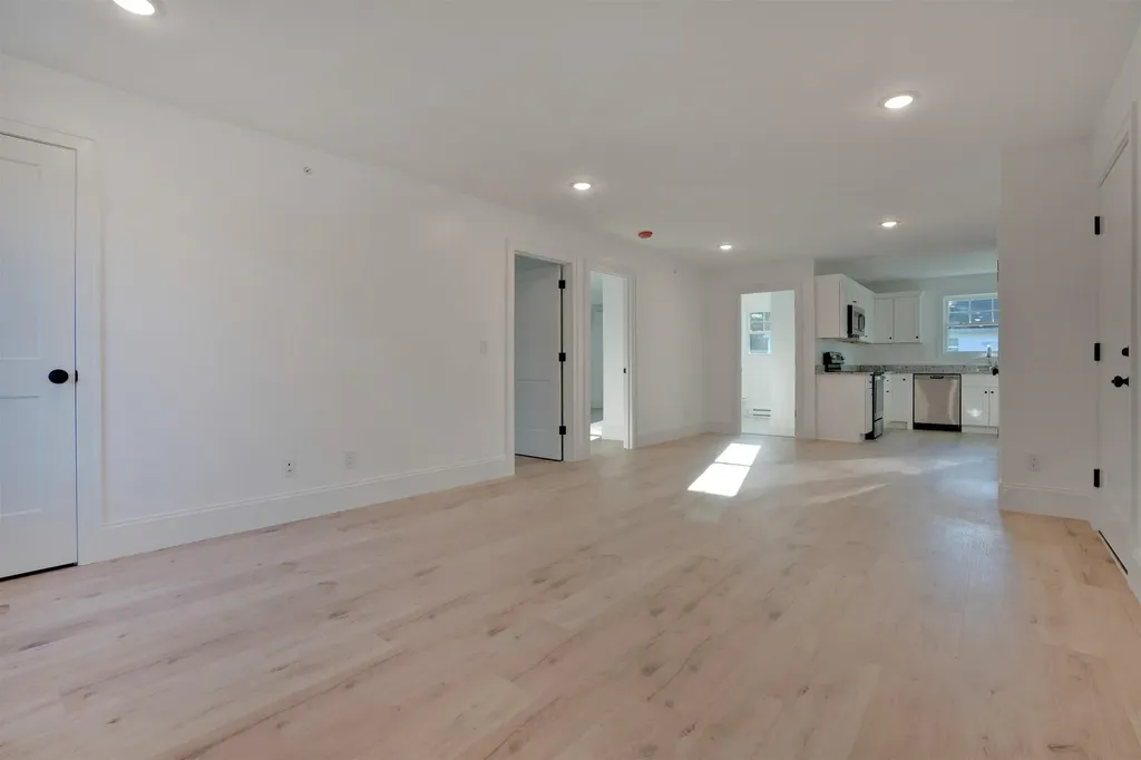 2 Cape Coral Way Rochester NH 03867