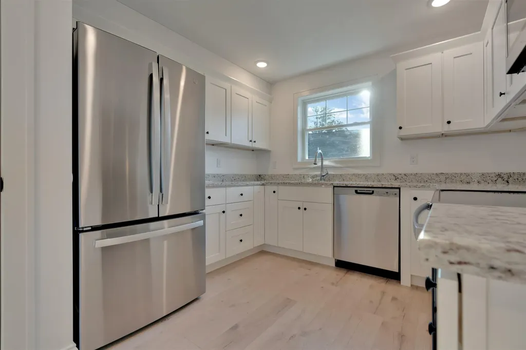 2 Cape Coral Way Rochester NH 03867
