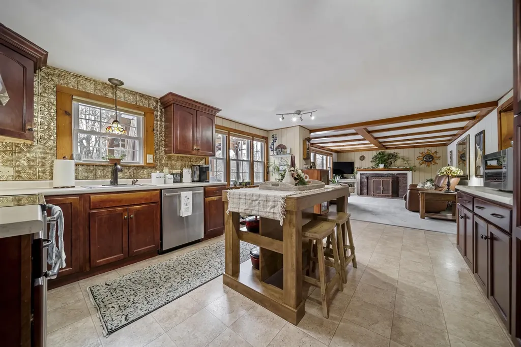 212 West Main Street Hillsborough NH 03244