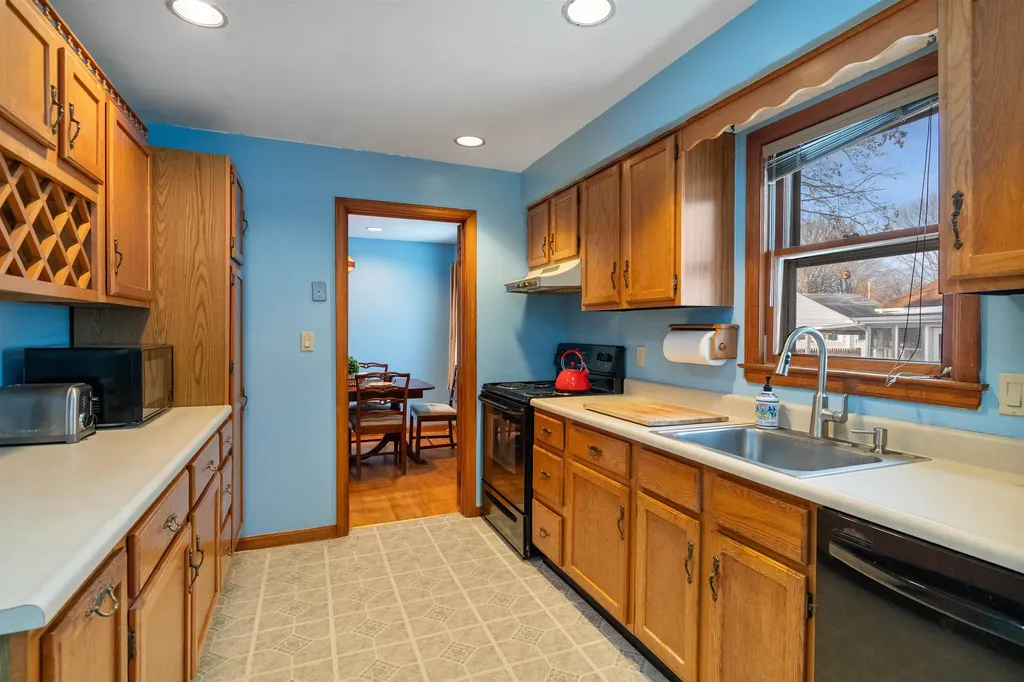 44 Edgemoor Drive Burlington VT 05408