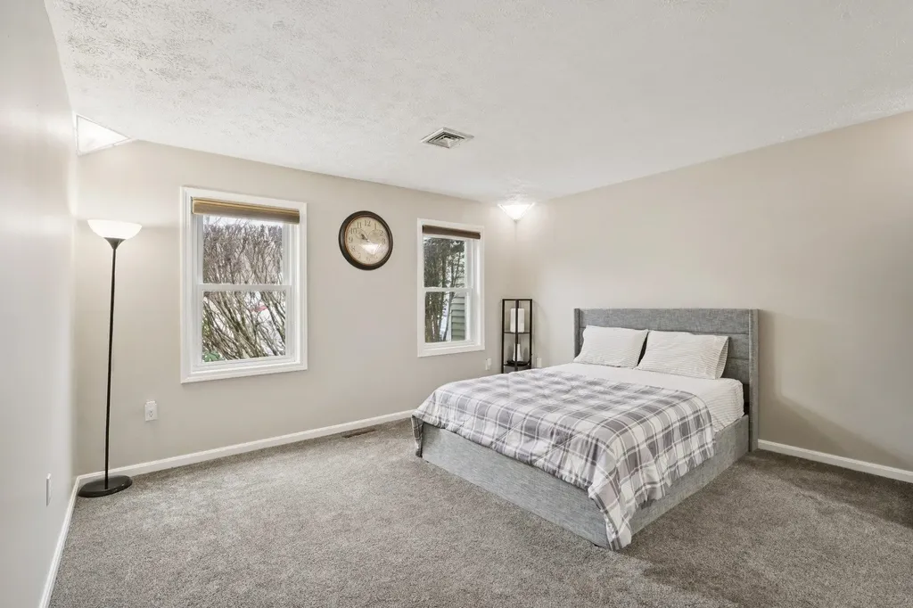 16 Cadogan Way Nashua NH 03062