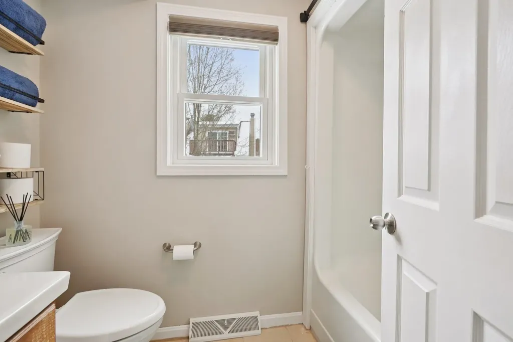 16 Cadogan Way Nashua NH 03062